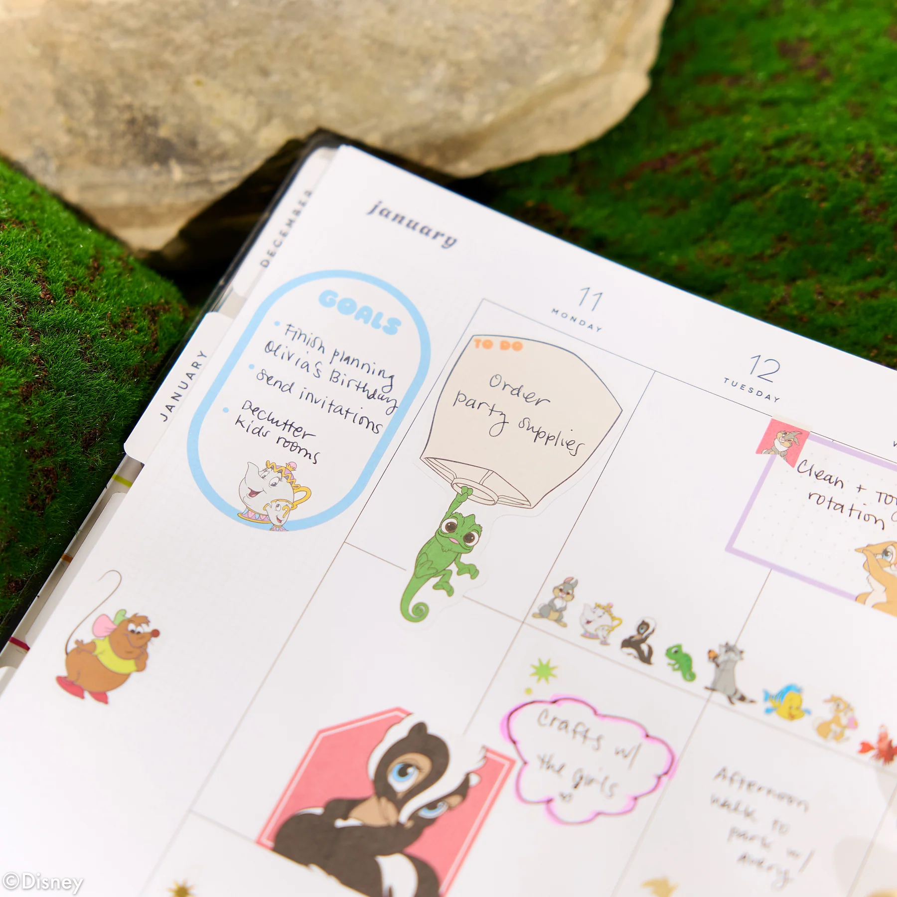 2026–2027 Disney Best Pals Customizable Planner - Big Vertical Layout - 12 Months - Image 5