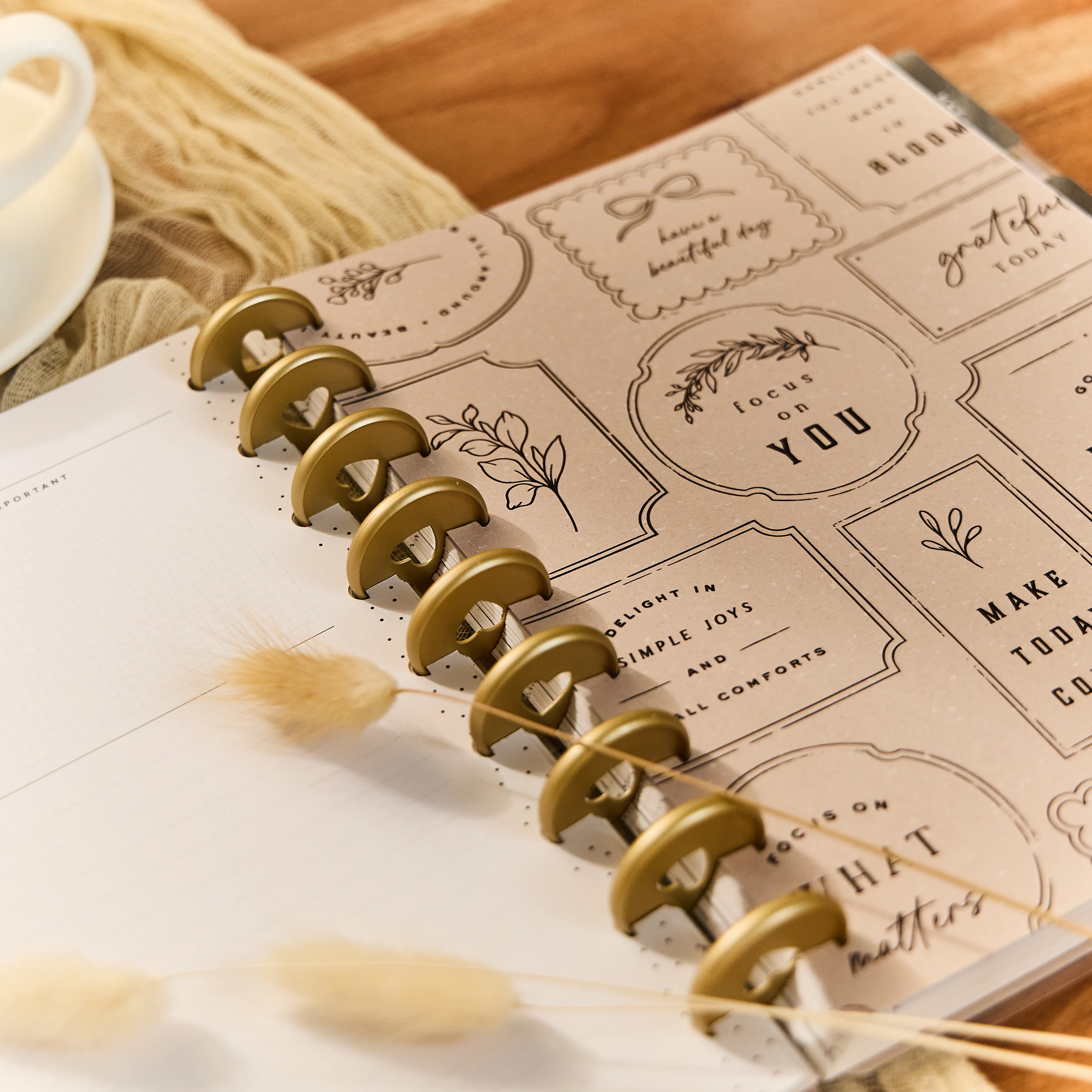 2026 Heritage Charm Customizable Planner - Classic Horizontal Layout - 12 Months - Image 2