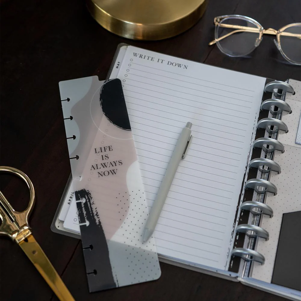 Black and White Classic Accessory Pack - Image 3