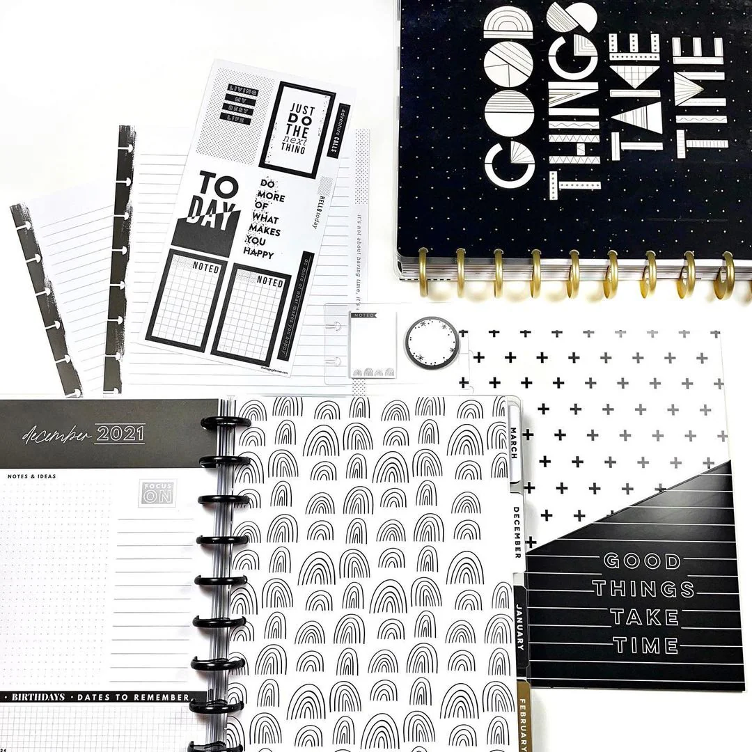 Black & White Classic Accessory Pack - Image 3