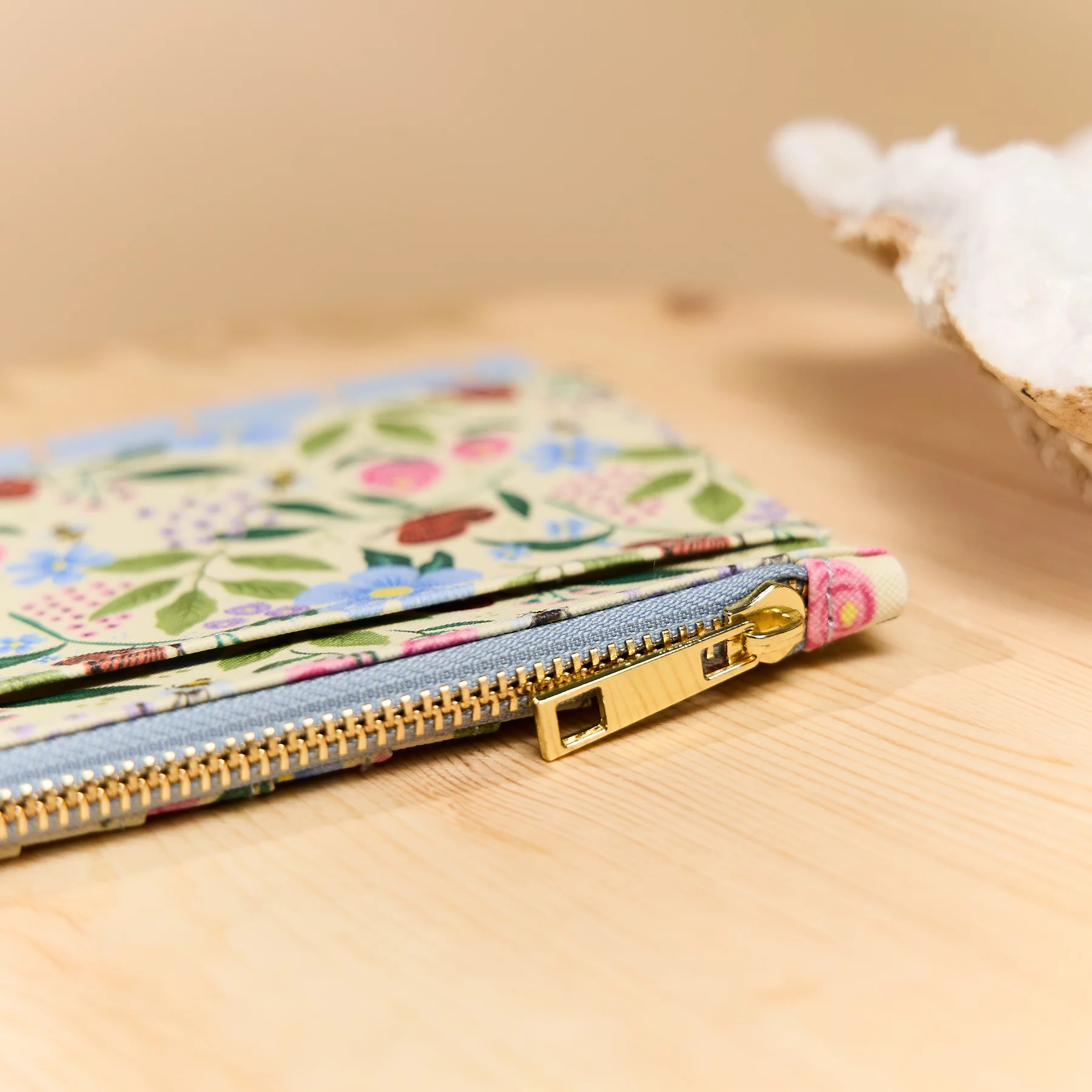Buzzy Garden - Snap In Classic Card Holder Wallet - Image 13