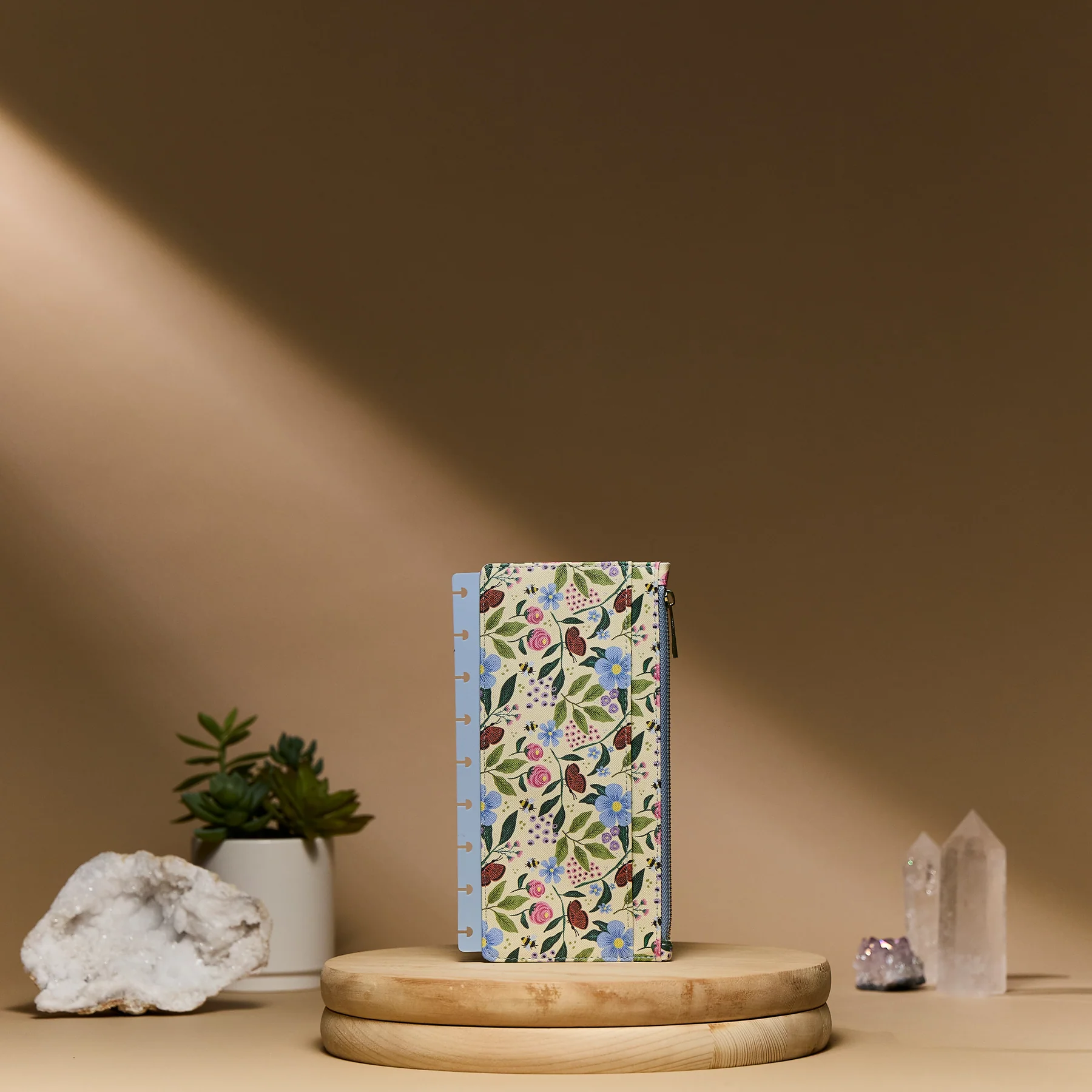 Buzzy Garden - Snap In Classic Card Holder Wallet - Image 3