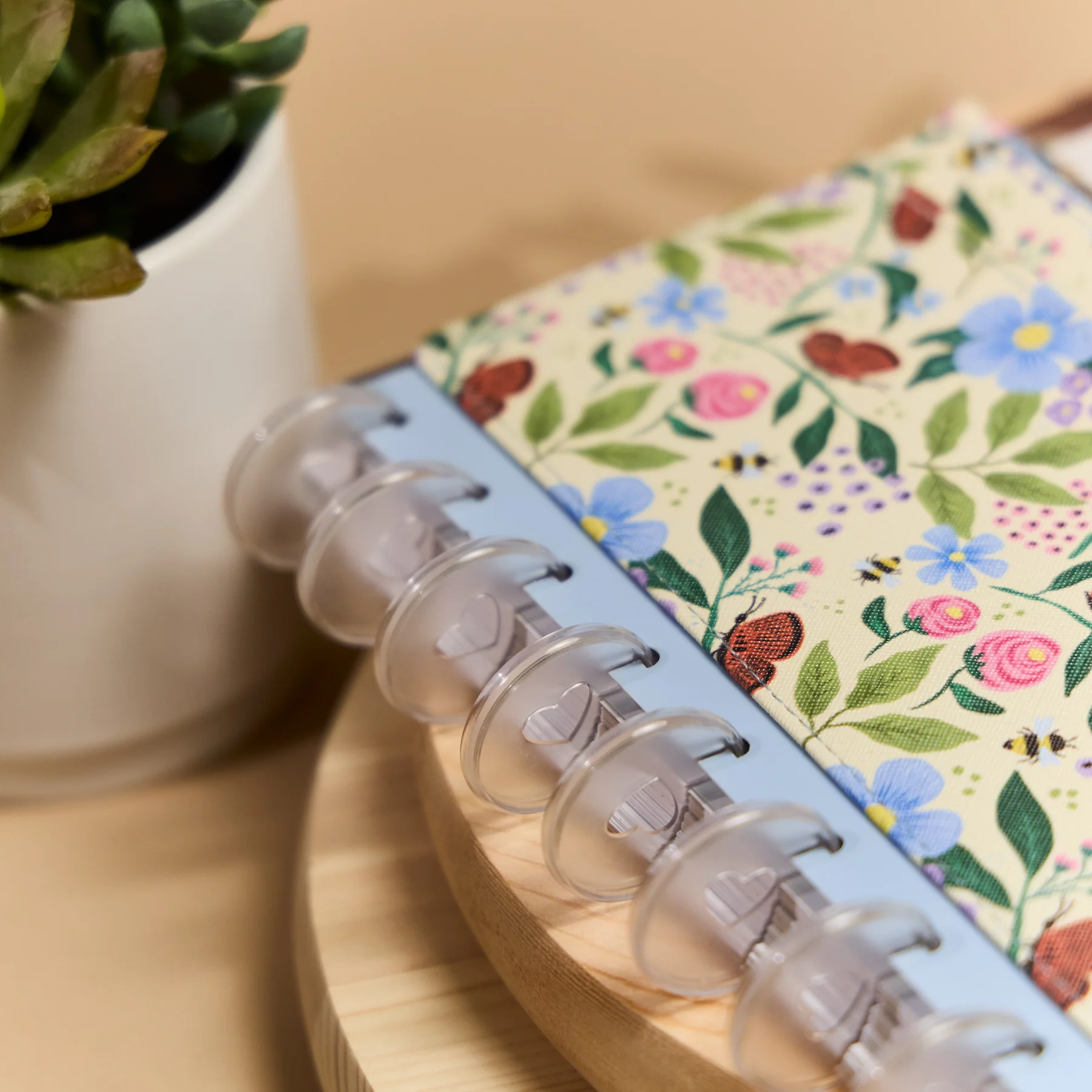 Buzzy Garden - Snap In Classic Card Holder Wallet - Image 5