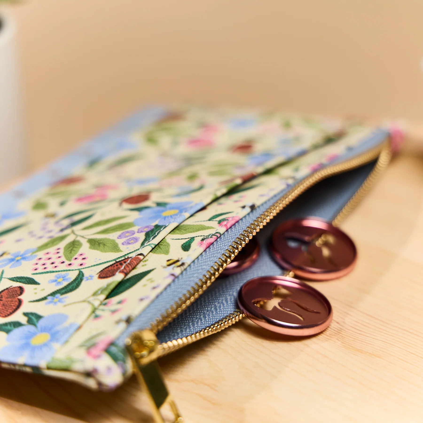 Buzzy Garden - Snap In Classic Card Holder Wallet - Image 7