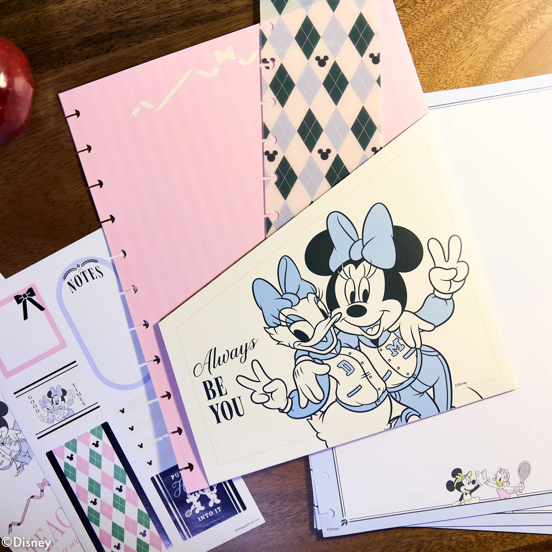 Disney Minnie Mouse & Daisy Duck Varsity Teacher - Big Accessory Pack - Image 6
