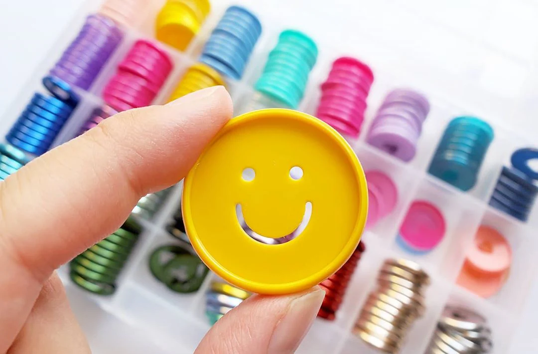 Smiley Cutout Medium Disc Set - Golden Yellow - Image 4