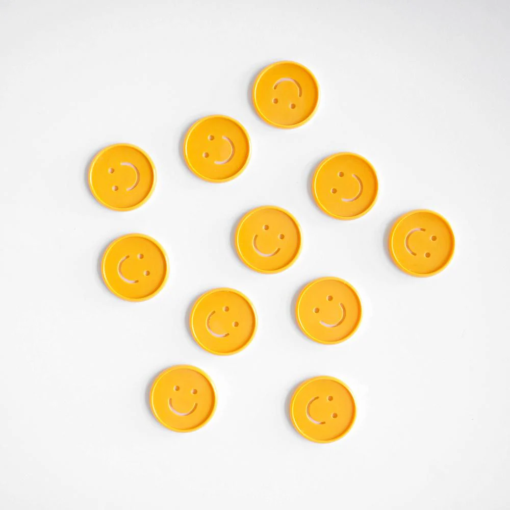 Smiley Cutout Medium Disc Set - Golden Yellow - Image 5